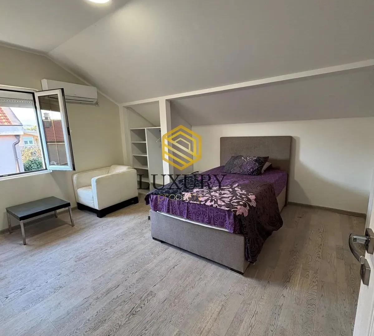 Rent, house, 350m², Zlatica, Podgorica
