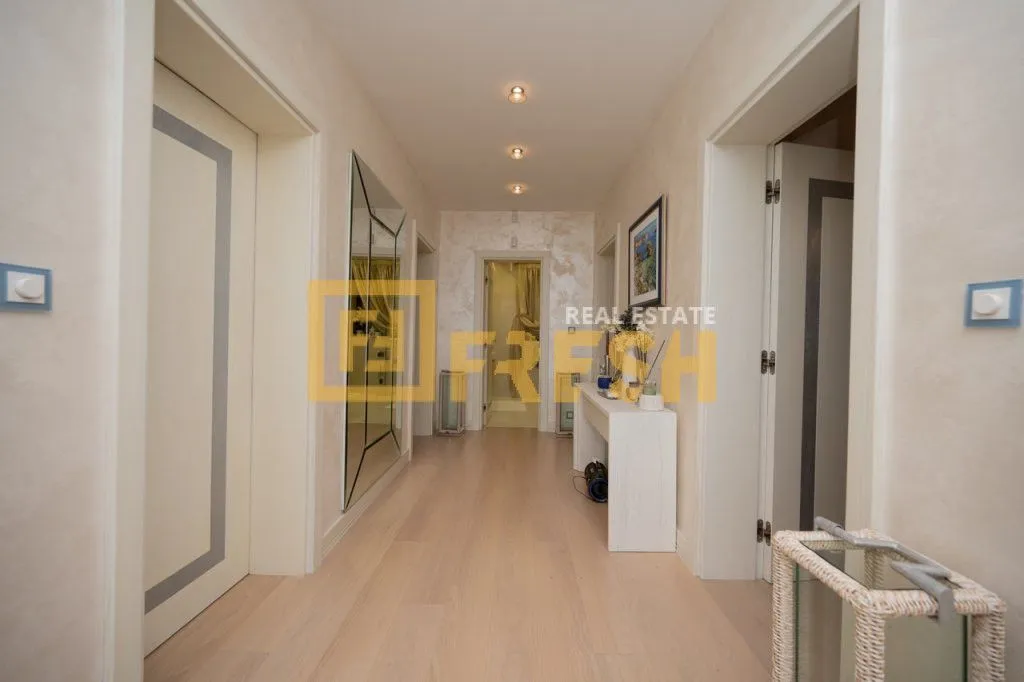 Prodaja, kuća, 300m², Tivat, Crna Gora