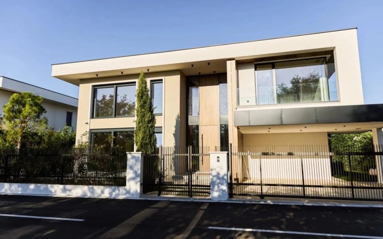 Sale, house, 262m², Gorica C, Podgorica