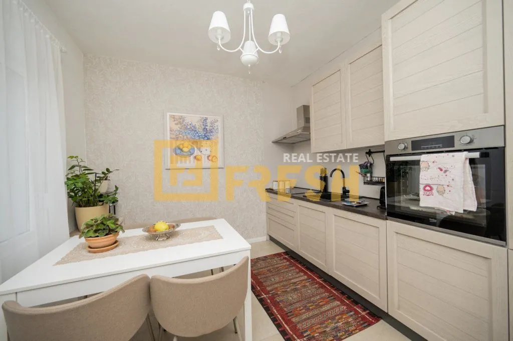 Sale, house, 180m², Dalmatinska ulica, Podgorica