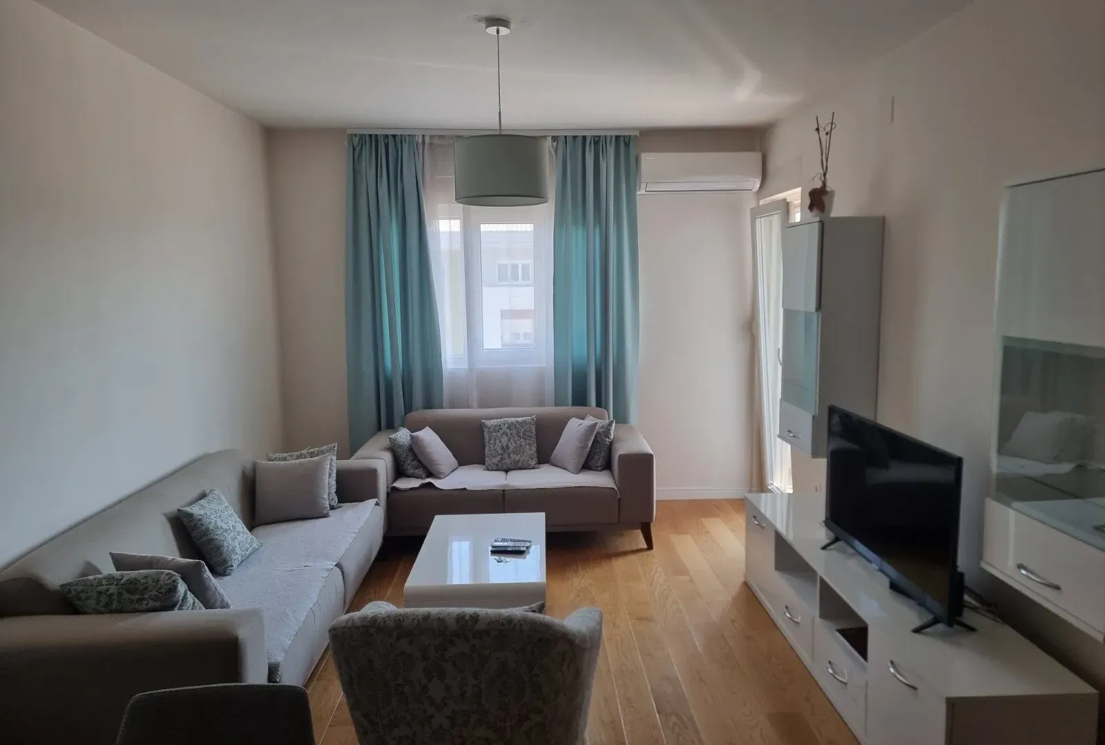 Izdavanje, stan, 50m², Central Point, Podgorica