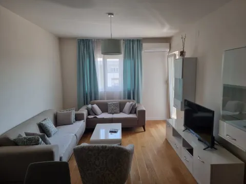 Izdavanje, stan, 50m², Central Point, Podgorica