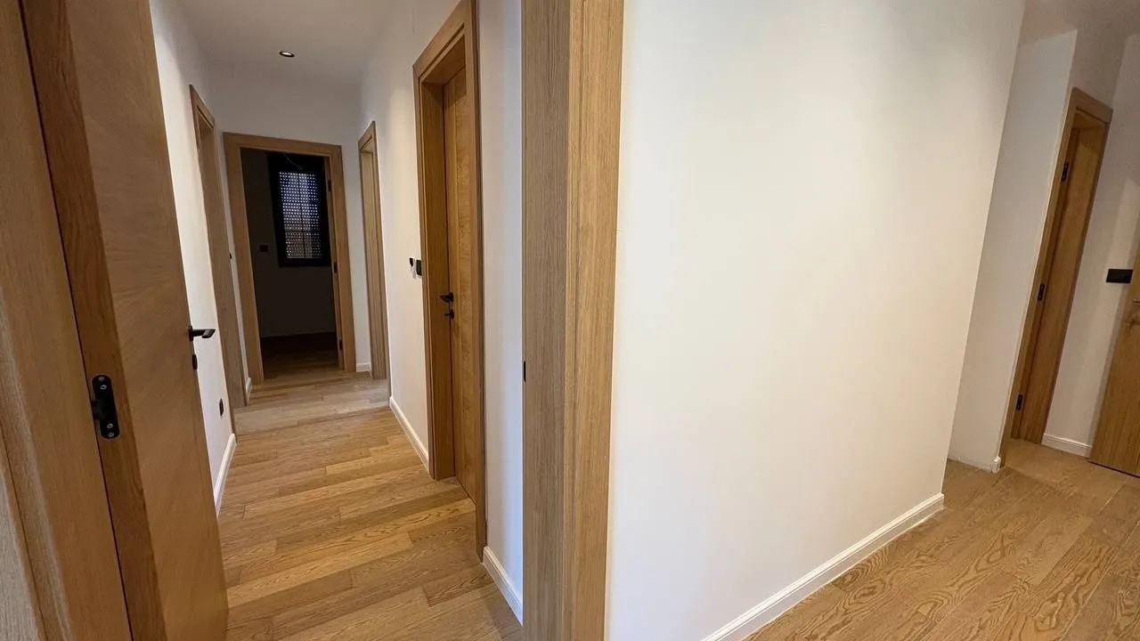 Prodaja, trosoban stan, 96m², Tivat, Crna Gora