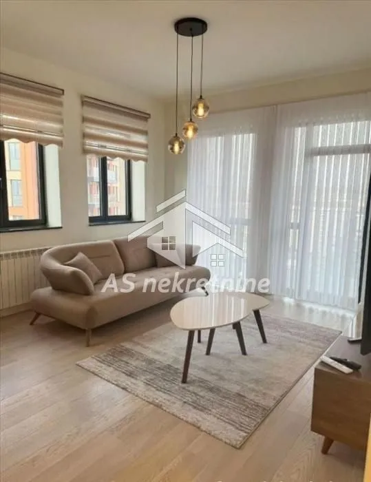 Izdavanje, četvorosoban stan, 110m², Savski Venac, Beograd