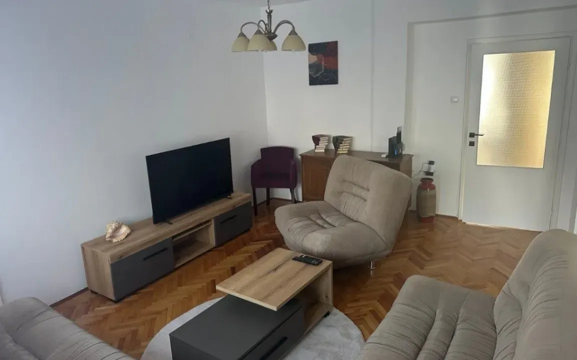 Izdavanje, dvosoban stan, 65m², Centar, Tivat