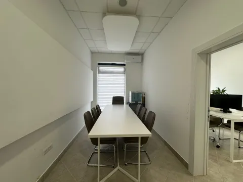 Izdavanje, poslovni prostor, 100m², Stari Aerodrom, Podgorica - image 8