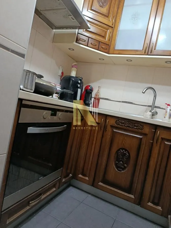 Izdavanje, trosoban stan, 73m², Centar, Novi Sad