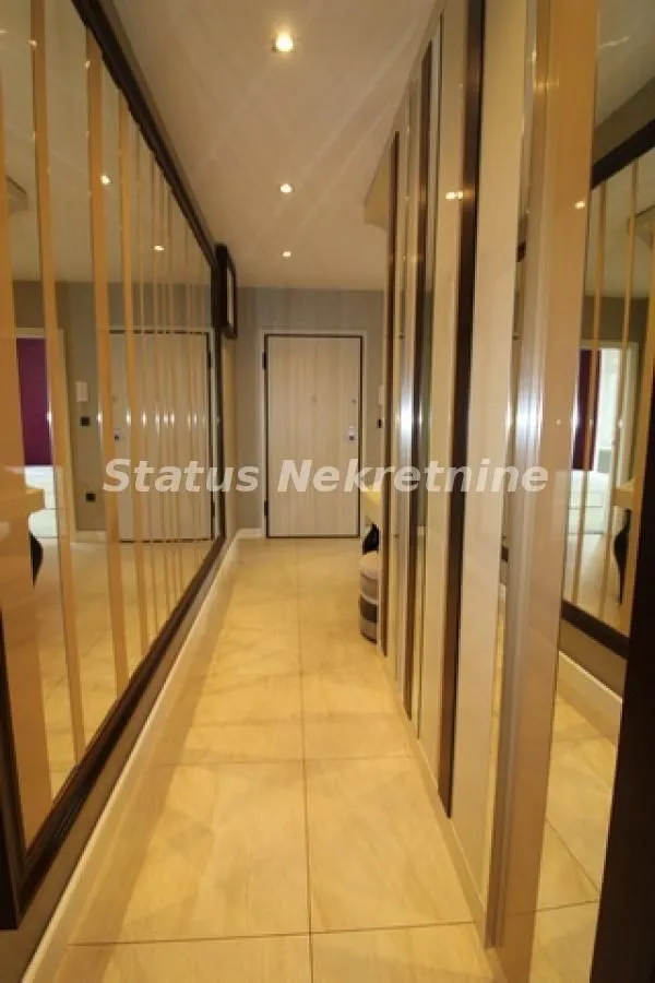 Prodaja, četvorosoban stan, 113m², Centar, Novi Sad
