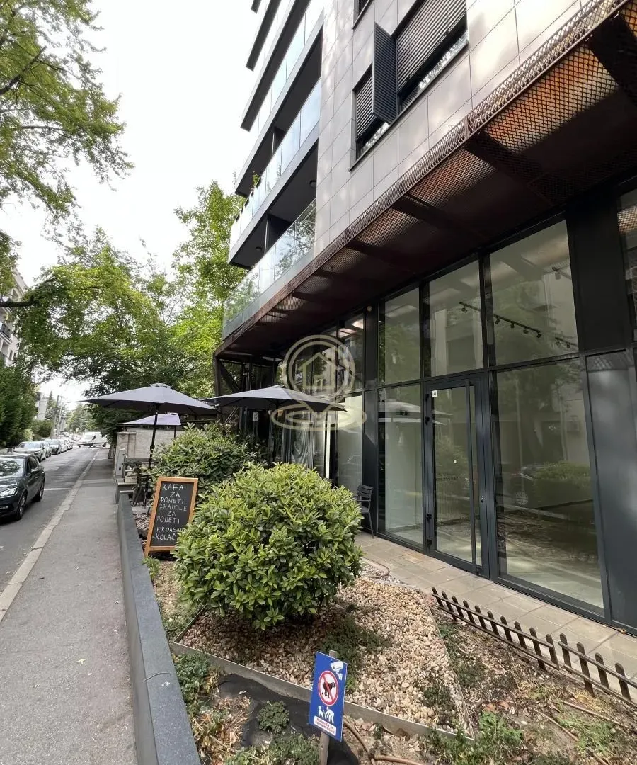 Izdavanje, poslovni prostor, 45m², Cvetkova Pijaca, Zvezdara Sve Podlokacije