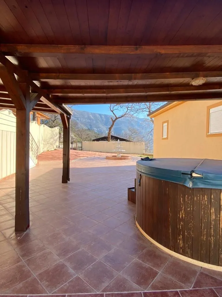 Sale, house, 390m², Zagrađe, Bar