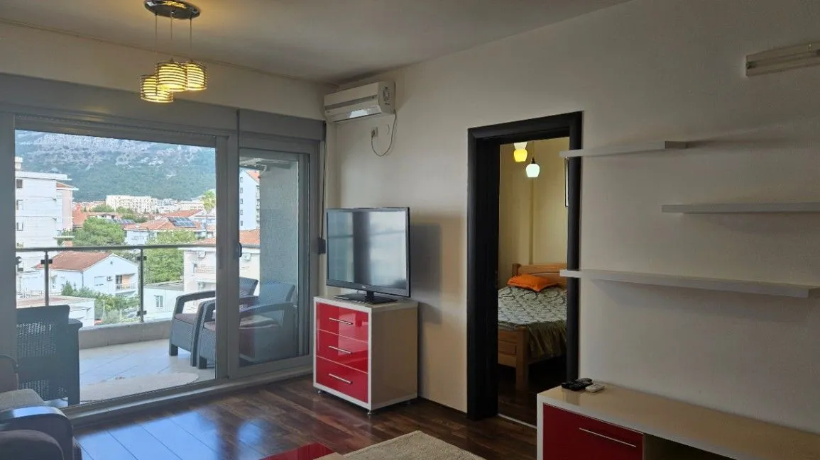 Izdavanje, jednosoban stan, 52m², Centar, Budva