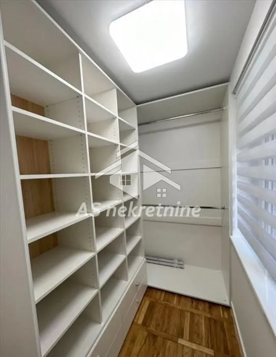 Izdavanje, dvosoban stan, 55m², Stari Grad, Beograd