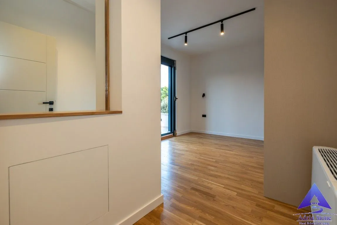 Rent, house, 180m², Podgorica, Crna Gora