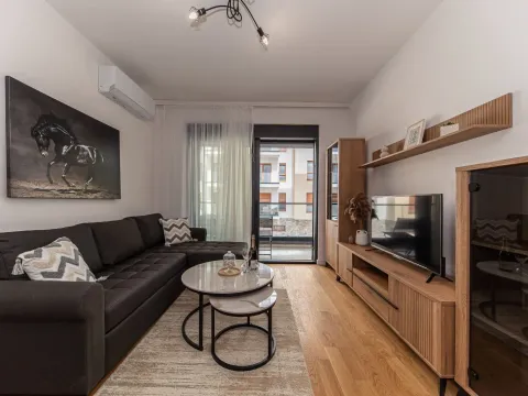 Rent, one bedroom apartment, 45m², Šušanj, Bar - image 11