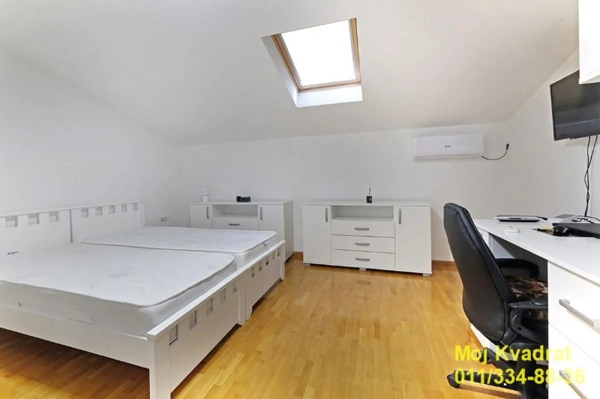 Izdavanje, trosoban stan, 87m², Slavujev Venac, Zvezdara Sve Podlokacije
