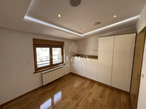 Izdavanje, četvorosoban stan, 140m², Šumice, Beograd - image 9