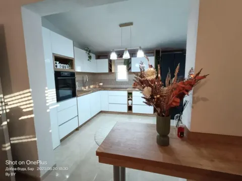 Izdavanje, kuća, 182m², Dobra Voda, Budva - image 4