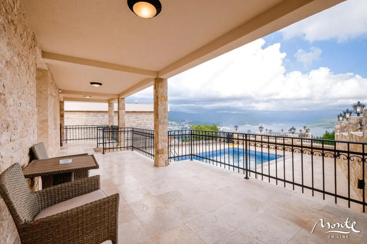 Prodaja, kuća, 204m², Herceg Novi, Crna Gora