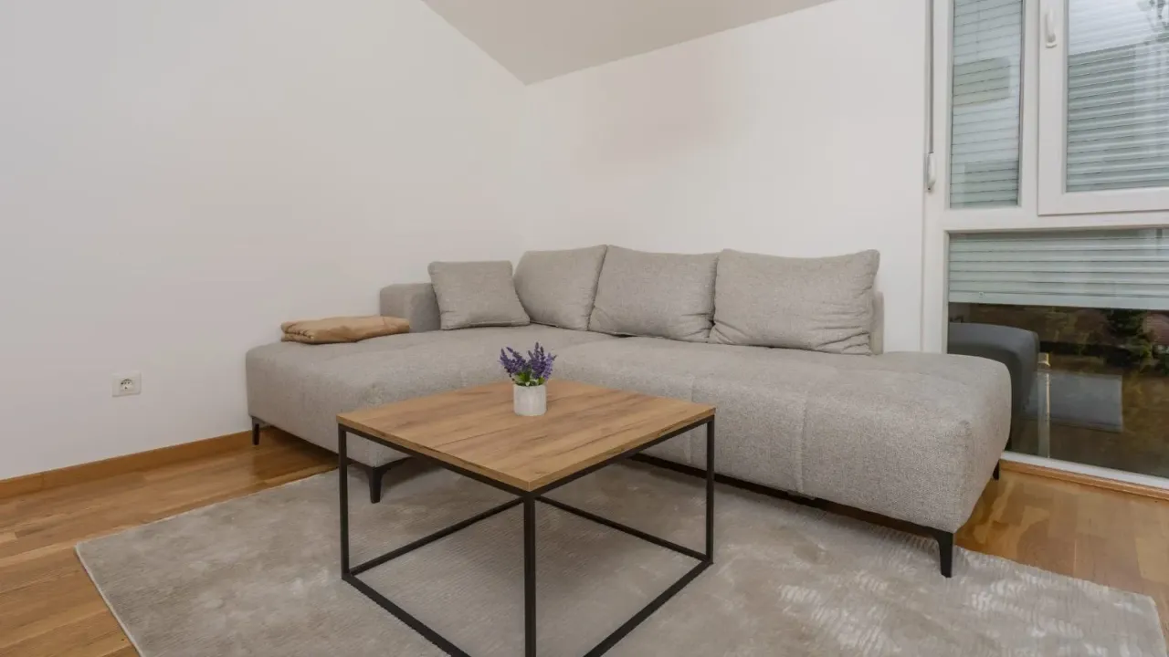 Izdavanje, dvosoban stan, 63m², Stari Aerodrom, Podgorica