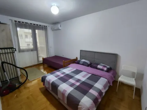 Rent, one bedroom apartment, 58m², Bečići, Budva - image 2