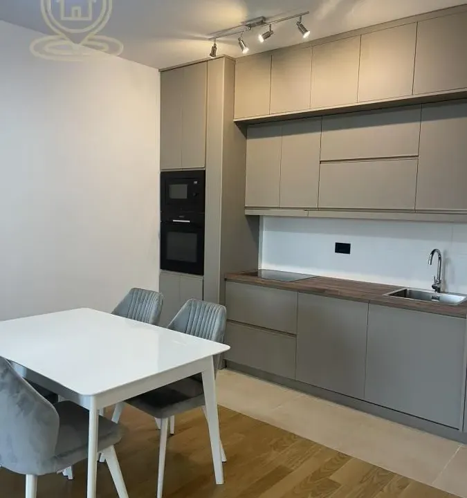 Izdavanje, trosoban stan, 65m², Sajmište, Novi Sad