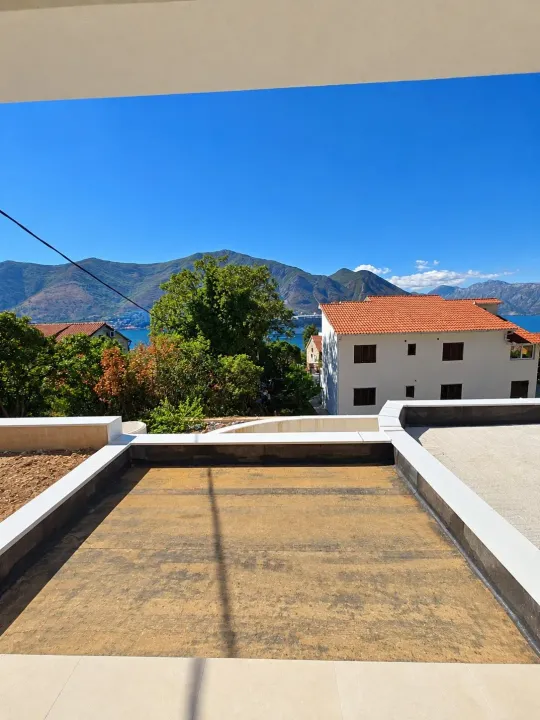 Prodaja, jednosoban stan, 58m², Dobrota, Kotor