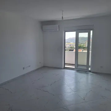 Sale, three bedroom apartment, 110m², Bar, Crna Gora - image 9