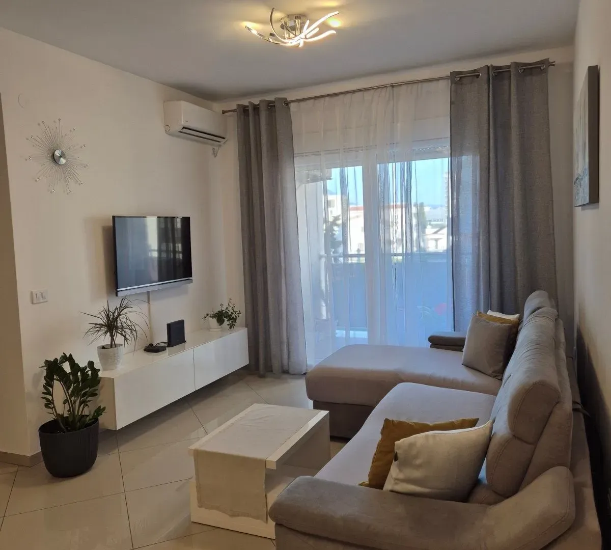 Rent, one bedroom apartment, 57m², Šušanj, Bar