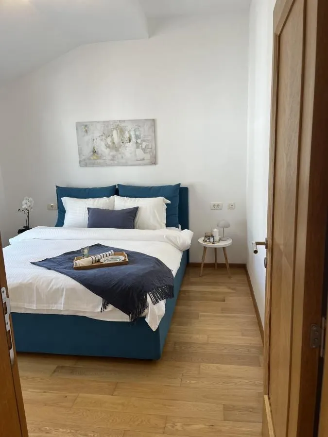 Prodaja, trosoban stan, 99m², Kalimanj, Tivat