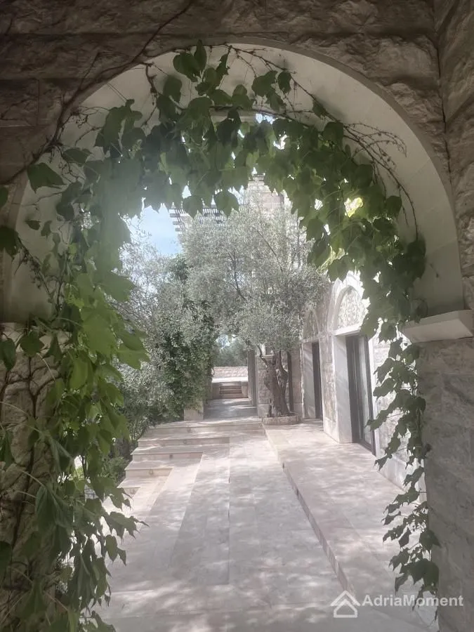 Prodaja, kuća, 550m², Reževići, Budva