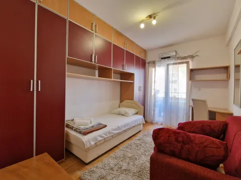 Rent, three bedroom apartment, 90m², Budva, Crna Gora - image 6