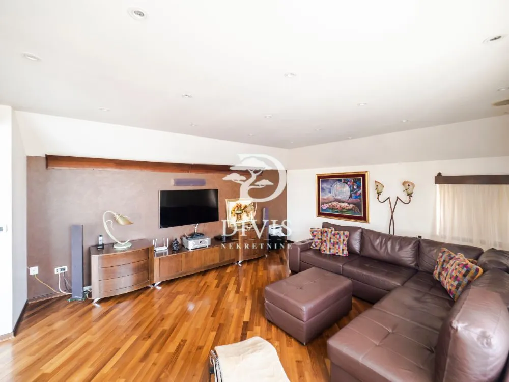 Sale, four bedroom apartment, 97m², Kalenić Pijaca, Vračar Sve Podlokacije