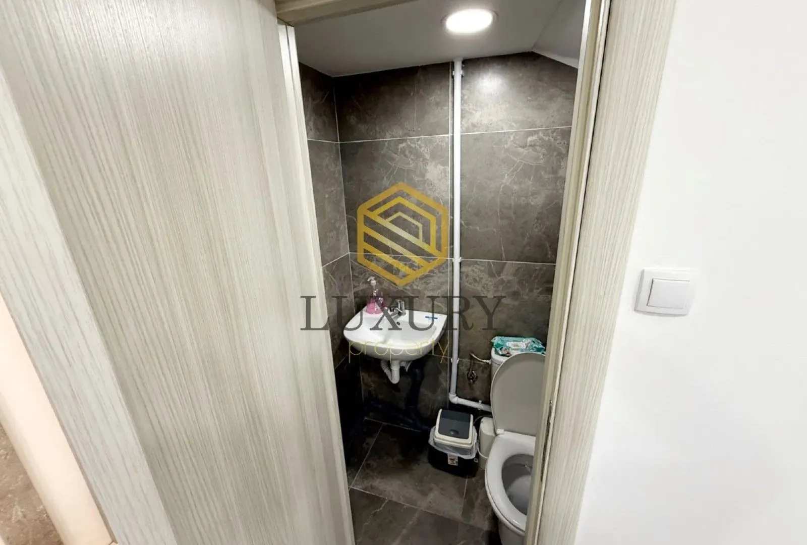 Izdavanje, poslovni prostor, 56m², Blok 9, Podgorica