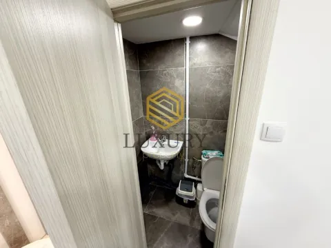 Izdavanje, poslovni prostor, 56m², Blok 9, Podgorica - image 8