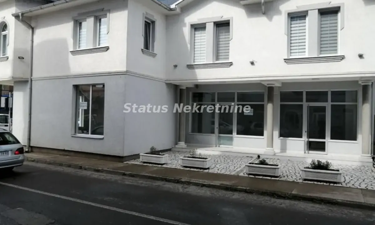 Sale, office space, 330m², Ruma, Srbija