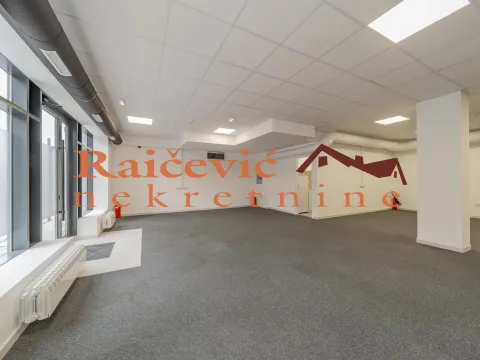 Rent, office space, 140m², Čukarica, Beograd
