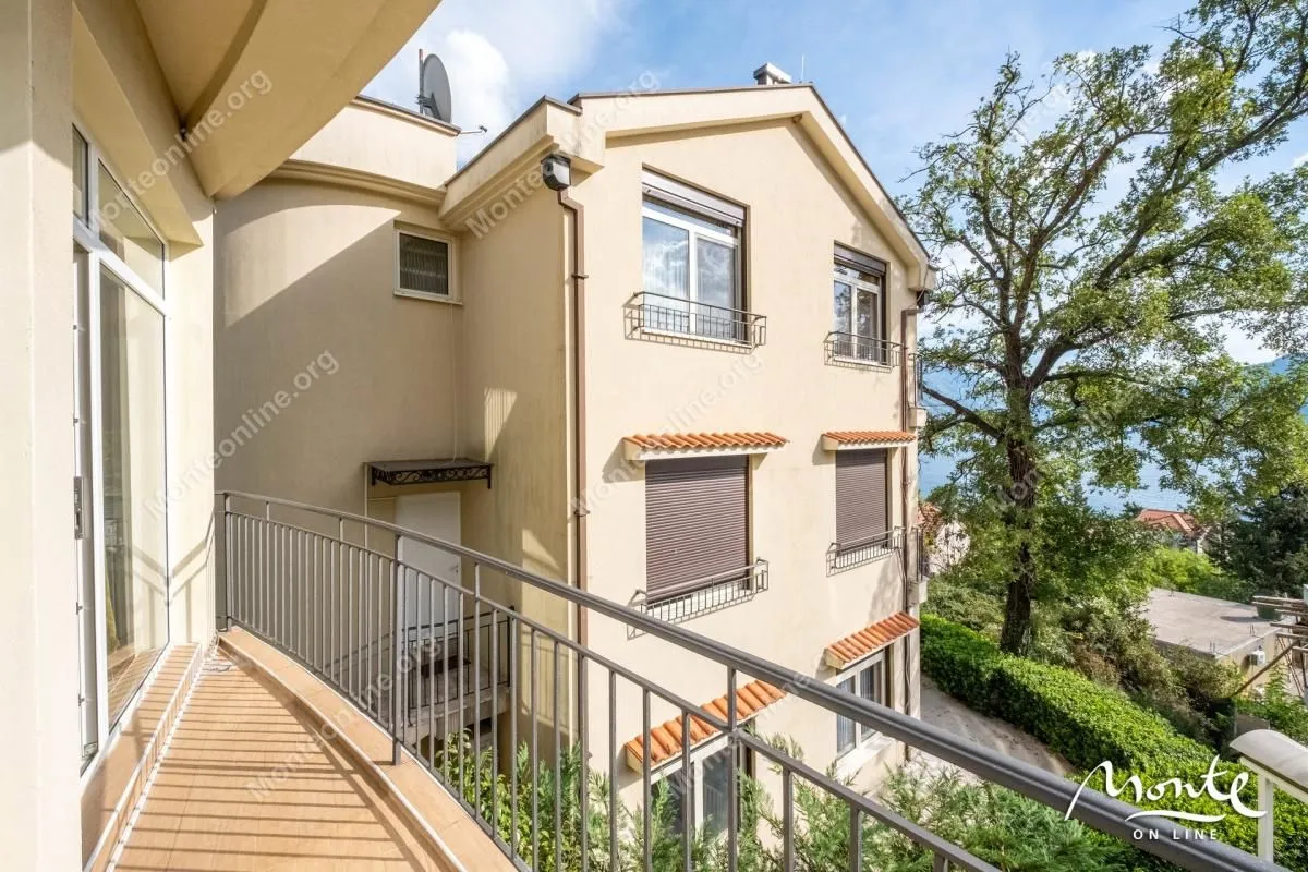 Prodaja, dvosoban stan, 105m², Orahovac, Kotor