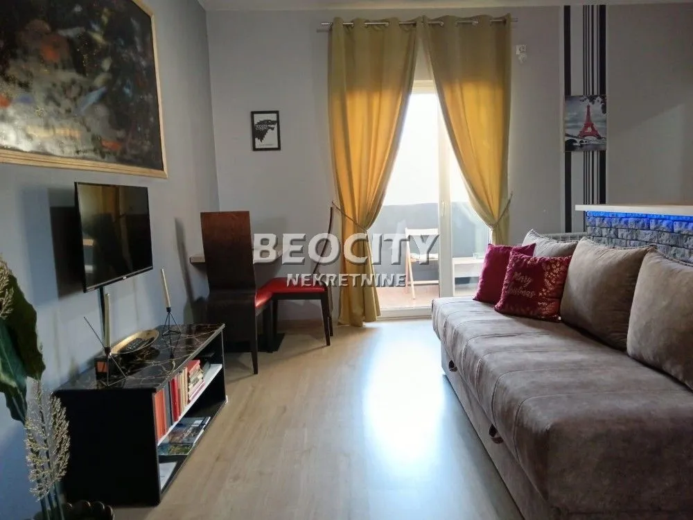 Izdavanje, stan, 37m², Centar, Novi Sad