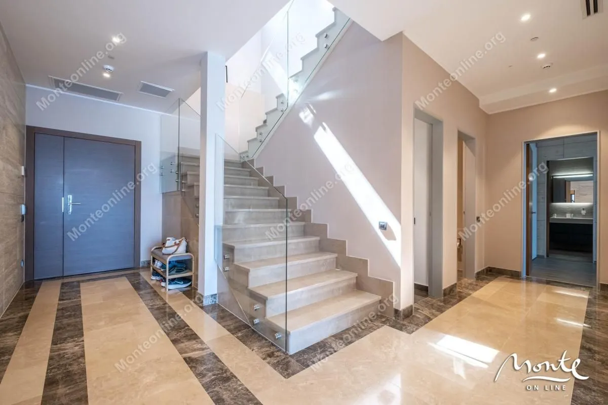 Prodaja, trosoban stan, 230m², Bogišići, Tivat