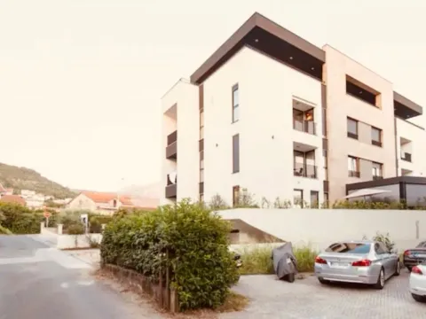 Izdavanje, jednosoban stan, 47m², Kalimanj, Tivat - image 12