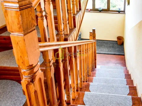 Prodaja, kuća, 370m², Tološi, Podgorica - image 8