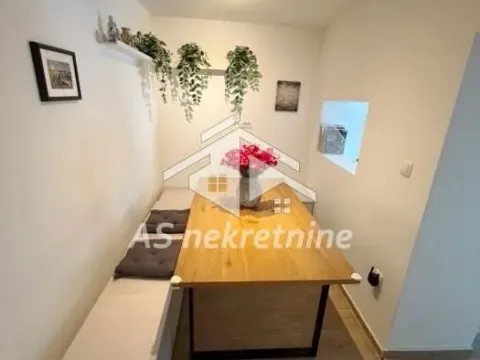 Rent, two bedroom apartment, 42m², Stari Grad, Beograd - image 2