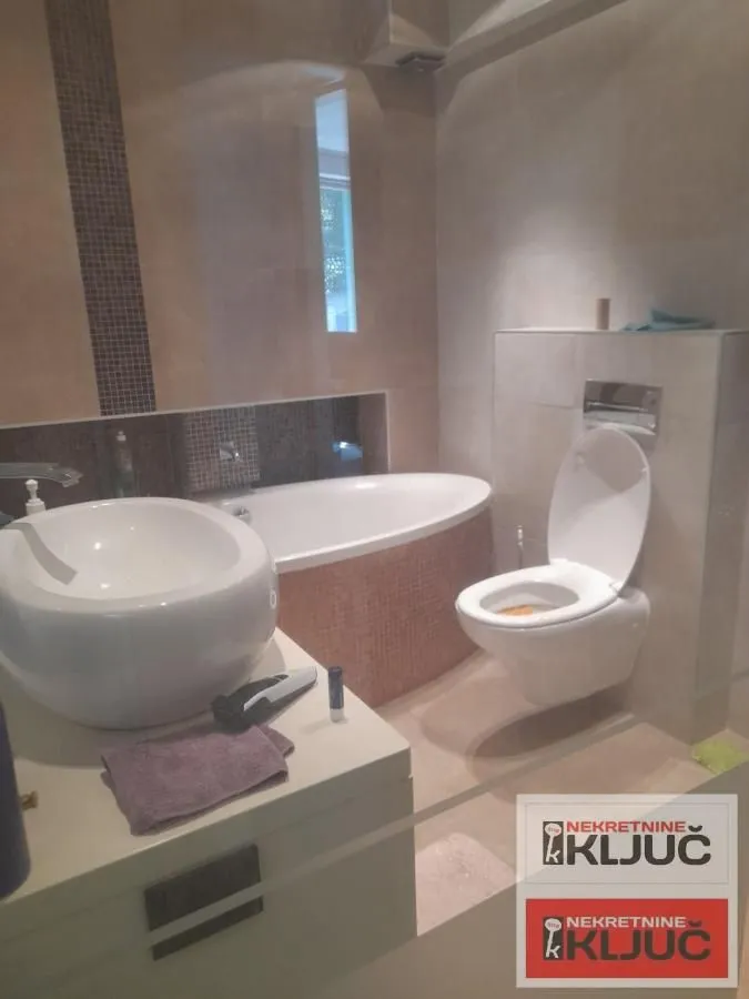 Prodaja, trosoban stan, 80m², Kej, Novi Sad Sve Podlokacije