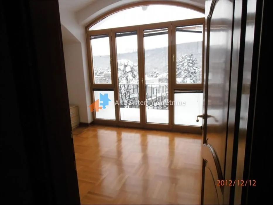 Rent, four bedroom apartment, 250m², Savski Venac, Beograd