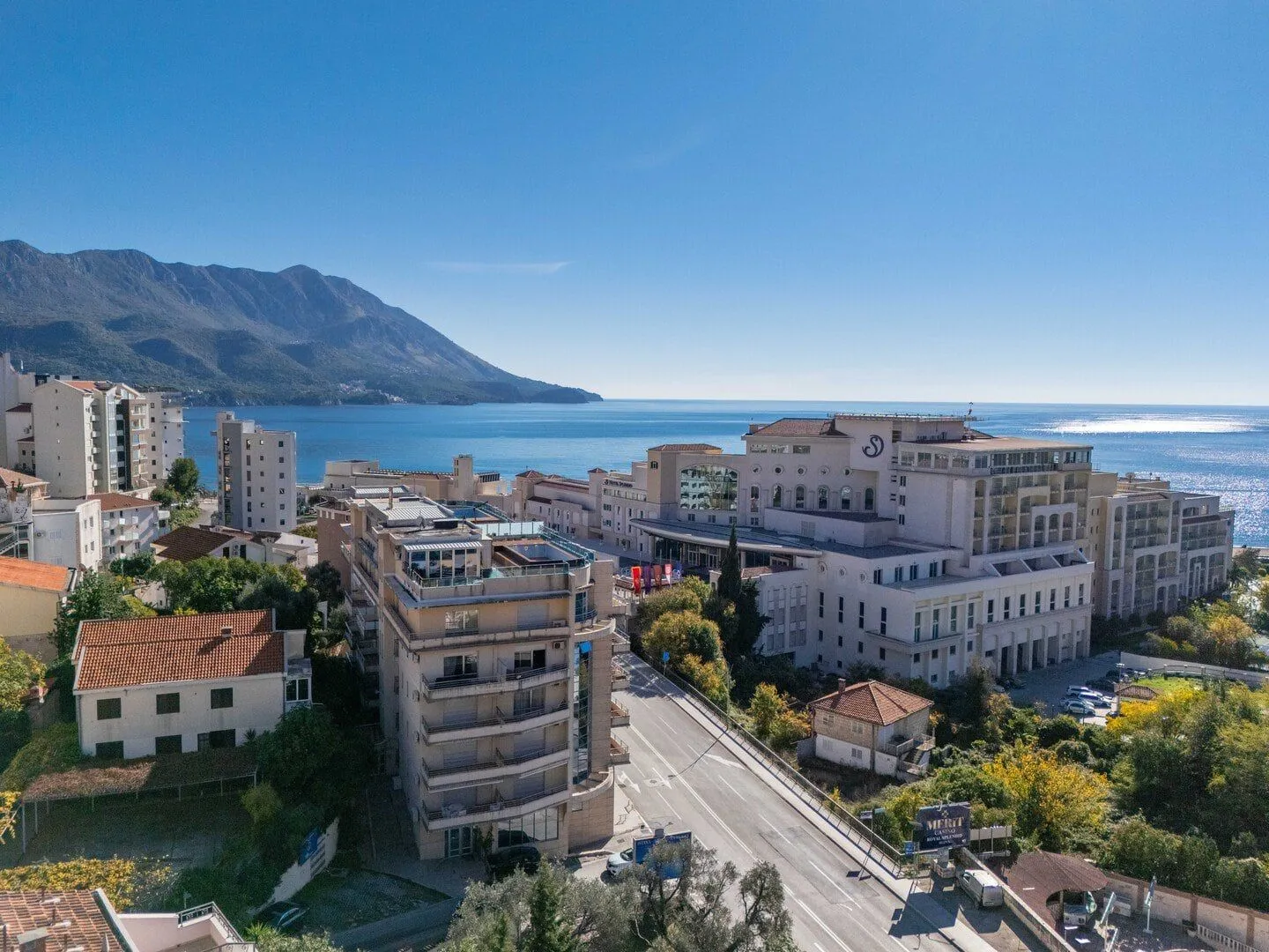 Sale, one bedroom apartment, 71m², Bečići, Budva