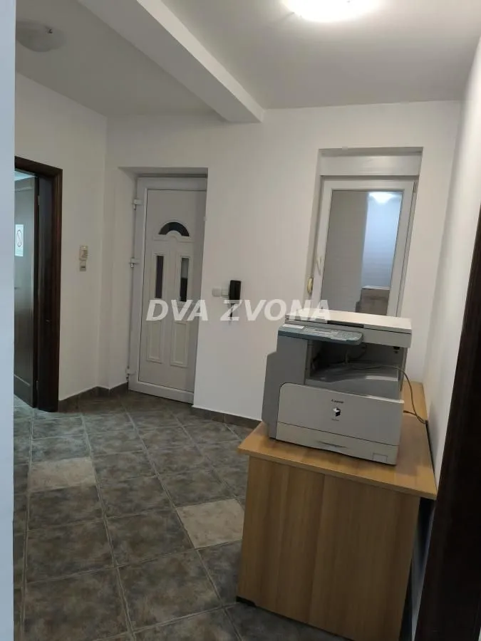 Prodaja, četvorosoban stan, 70m², Salajka, Novi Sad Sve Podlokacije