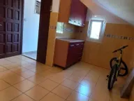 Izdavanje,  kuća, 100m2, Rogami, Podgorica