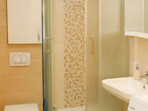 Izdavanje, dvosoban stan, 50m², Centar, Budva - image 13