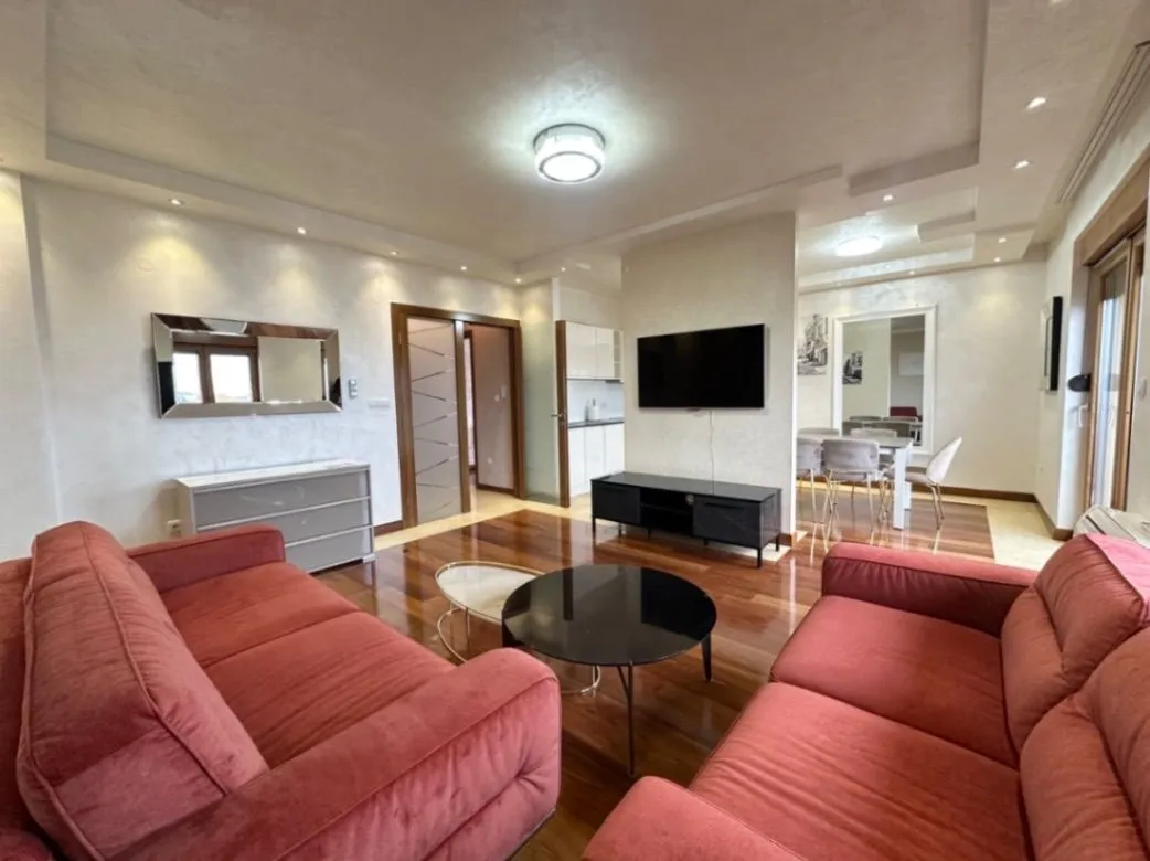 Izdavanje, četvorosoban stan, 130m², Centar, Podgorica