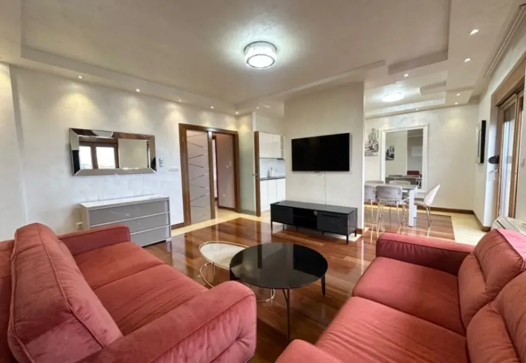 Izdavanje, četvorosoban stan, 130m², Centar, Podgorica